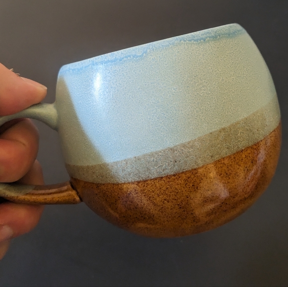 ✨10/$15✨ Two-tone blue brown pottery mug round - Picture 2 of 4